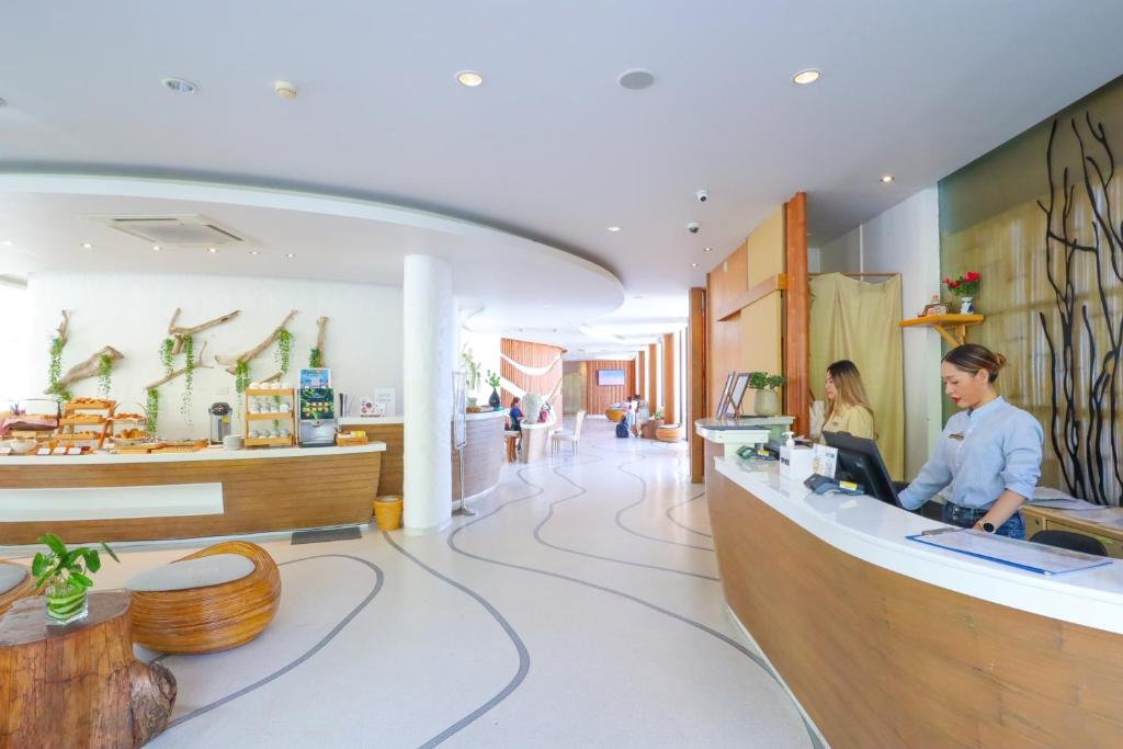 WE'VE MADE KOH LIPE EASY! 14 Nights Koh Lipe, Phuket & Bangkok Price starting From £1,399pp