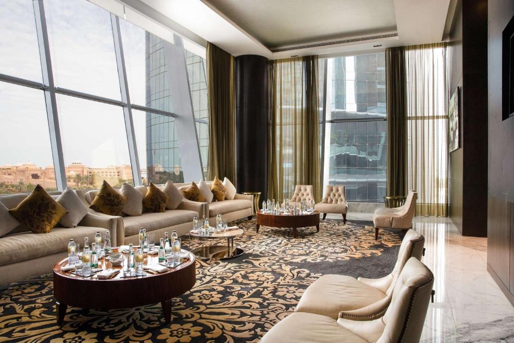 Soothing Holiday in the Maldives and Abu Dhabi