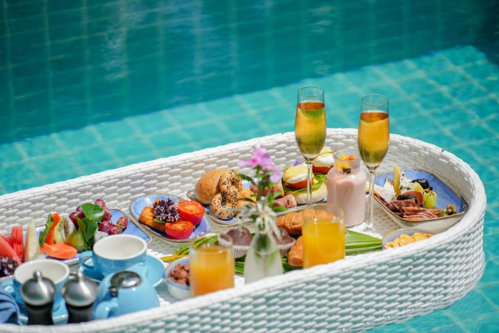 07 Nights in Ifuru Island Maldives price starting from £1,799/pp FREE Upgrade from Sunset Sky Suite to Sunset Beach Suite | All Inclusive