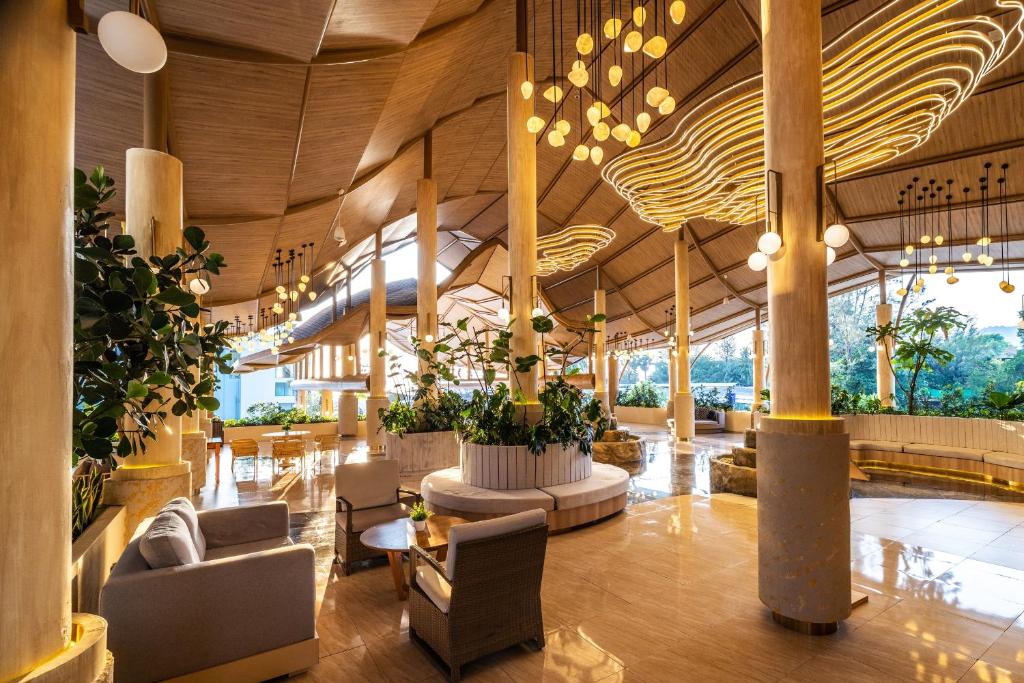 10 Nights 40% Discount Offer Twin Centre Holiday Deal