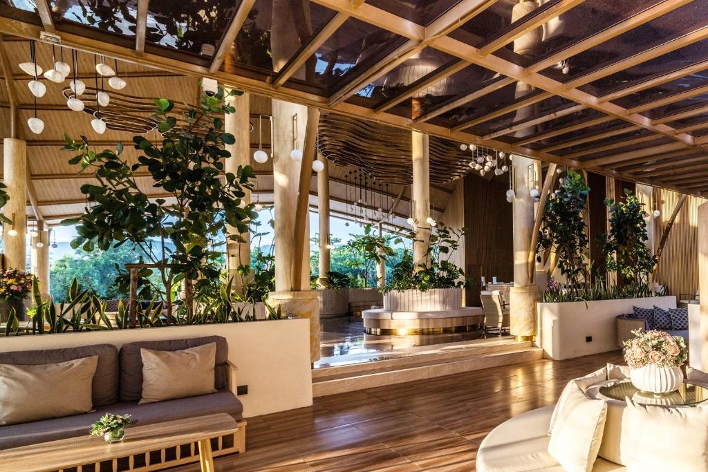 10 Nights 40% Discount Offer Twin Centre Holiday Deal