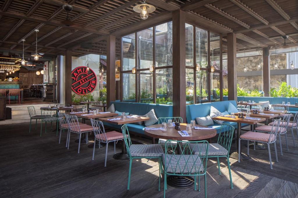 10-Night Luxury City Holiday in Dubai, Singapore, and Bali with Breakfast