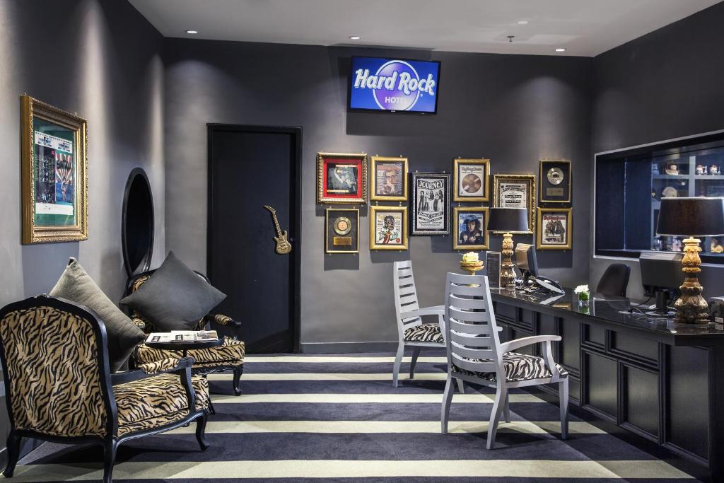 10-Night Luxury City Holiday in Dubai, Singapore, and Bali with Breakfast