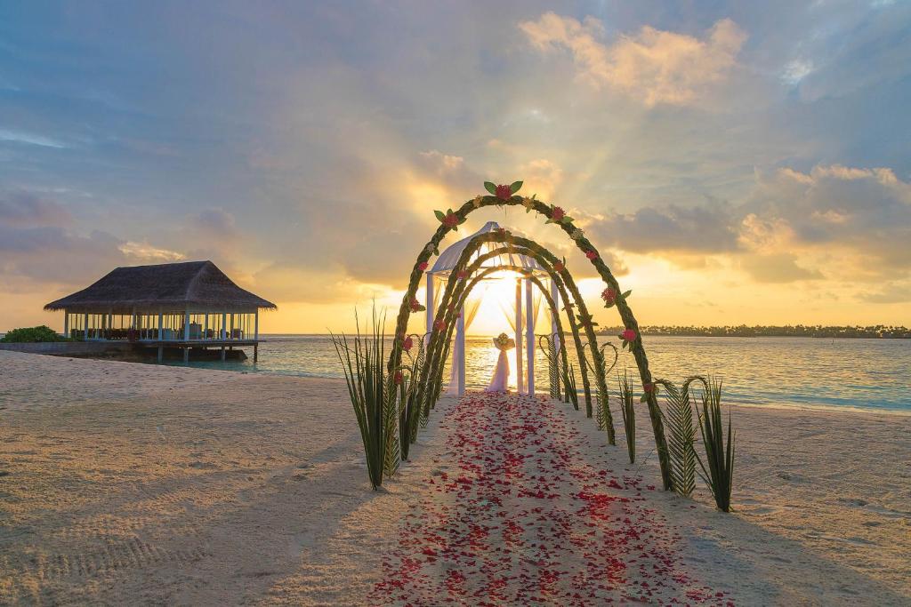 10 Nights of Pure Bliss: Atlantis, The Palm & Maldives Beach Villa– Half Board & Oblu Island Plan Limited Time Offer £2749/PP
