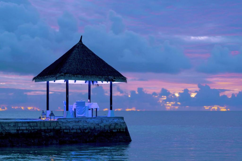 10 Nights of Pure Bliss: Atlantis, The Palm & Maldives Beach Villa– Half Board & Oblu Island Plan Limited Time Offer £2749/PP