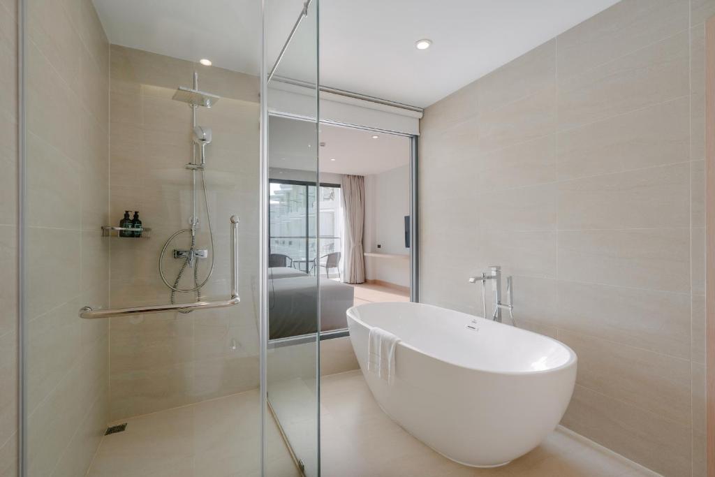 10 Nights 40% Discount Offer Twin Centre Holiday Deal