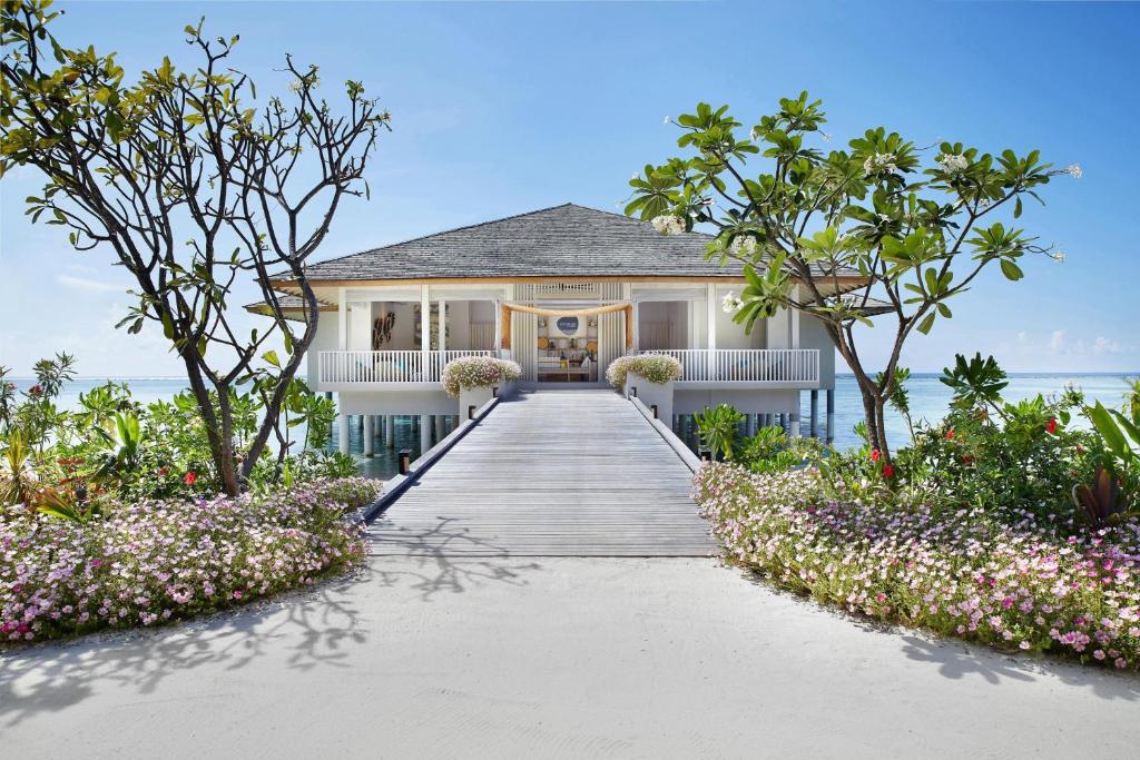 7 Nights Holiday Deal: New Winter Offer of Le Meridien Maldives with Lagoon Villa (All Inclusive Meal Plan)£3199/PP only