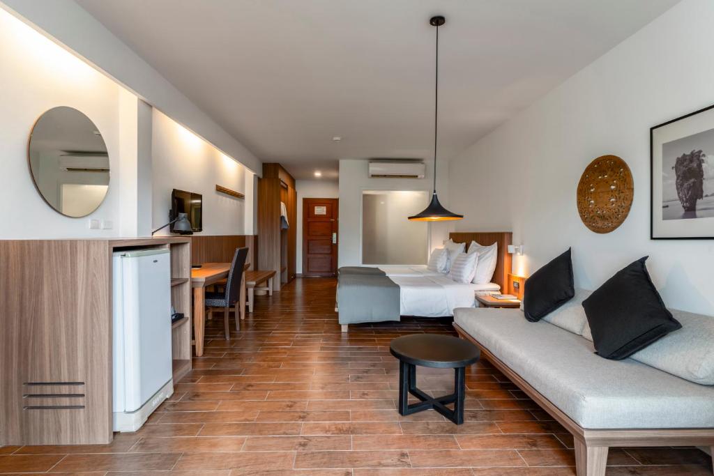 12 Nights Holiday at Bangkok, Krabi, Phi Phi Island & Phuket with Breakfast