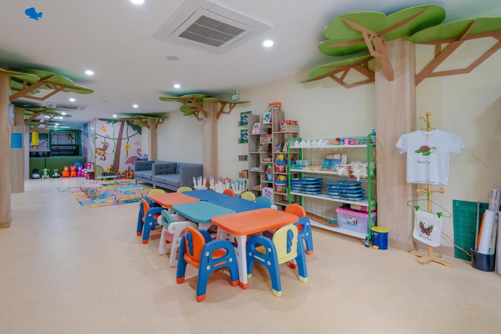 10 Nights 40% Discount Offer Twin Centre Holiday Deal