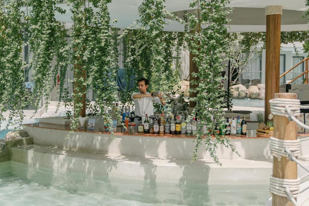 10 Nights 40% Discount Offer Twin Centre Holiday Deal