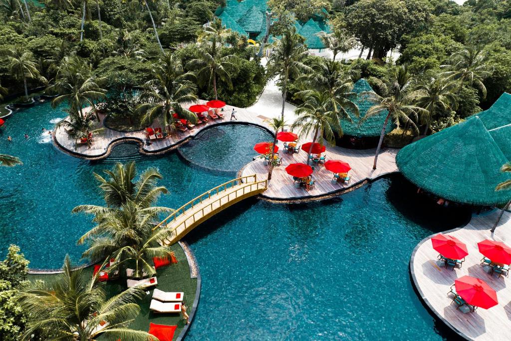 10 Nights of Unmatched Luxury Dubai Elegance Meets Maldivian Paradise Free Upgrade to Lagoon Villa + Pool & SLide with 24 Hour Premium All-Inclusive Benefits Only in £2999/PP