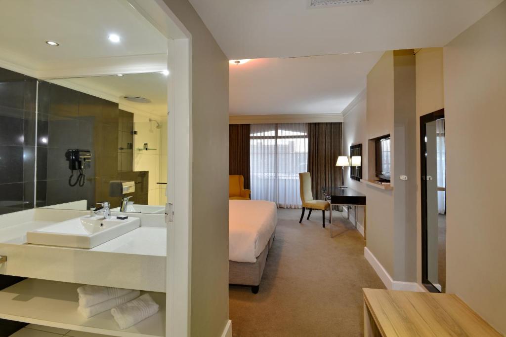 14 NIGHTS. BIG 5. PRIVATE PLUNGE POOL. WHITE-SAND BEACHES. £6,599 PER COUPLE.