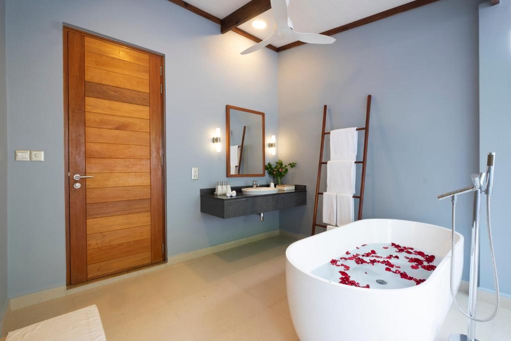 07 Nights in Ifuru Island Maldives price starting from £1,799/pp FREE Upgrade from Sunset Sky Suite to Sunset Beach Suite | All Inclusive