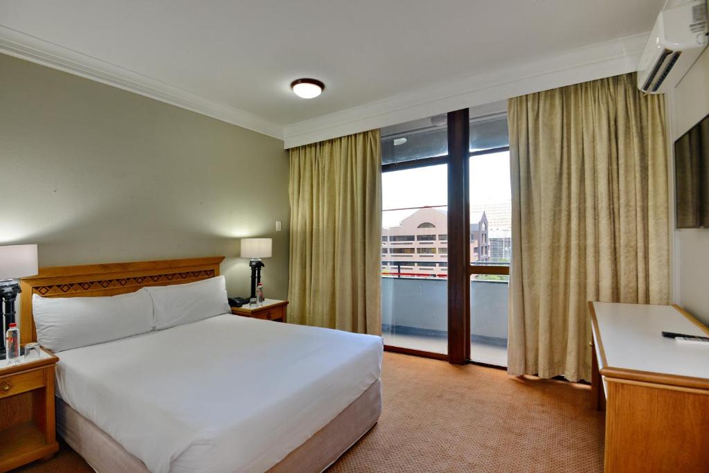 14 NIGHTS. BIG 5. PRIVATE PLUNGE POOL. WHITE-SAND BEACHES. £6,599 PER COUPLE.