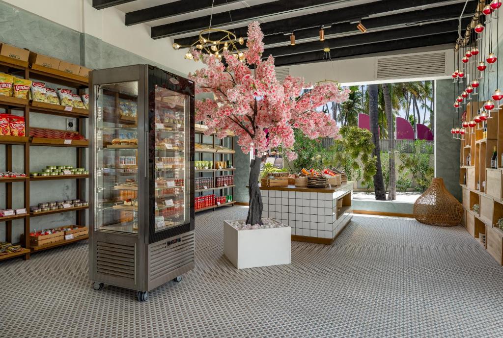 Exclusive Family Deal of Maldives All-Inclusive 07 Nights in Family Two Bedroom unit w/flights & Transfers