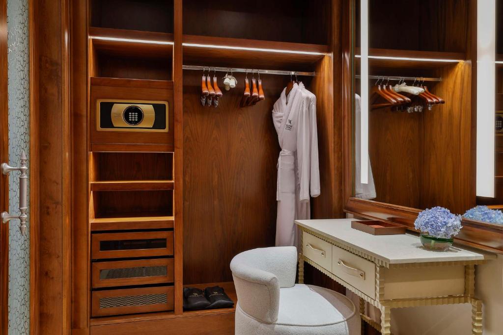 07 nights twin centre holiday at Waldorf Astoria Ras Al Khaimah & Waldorf Astoria Dubai with flights and transfers,