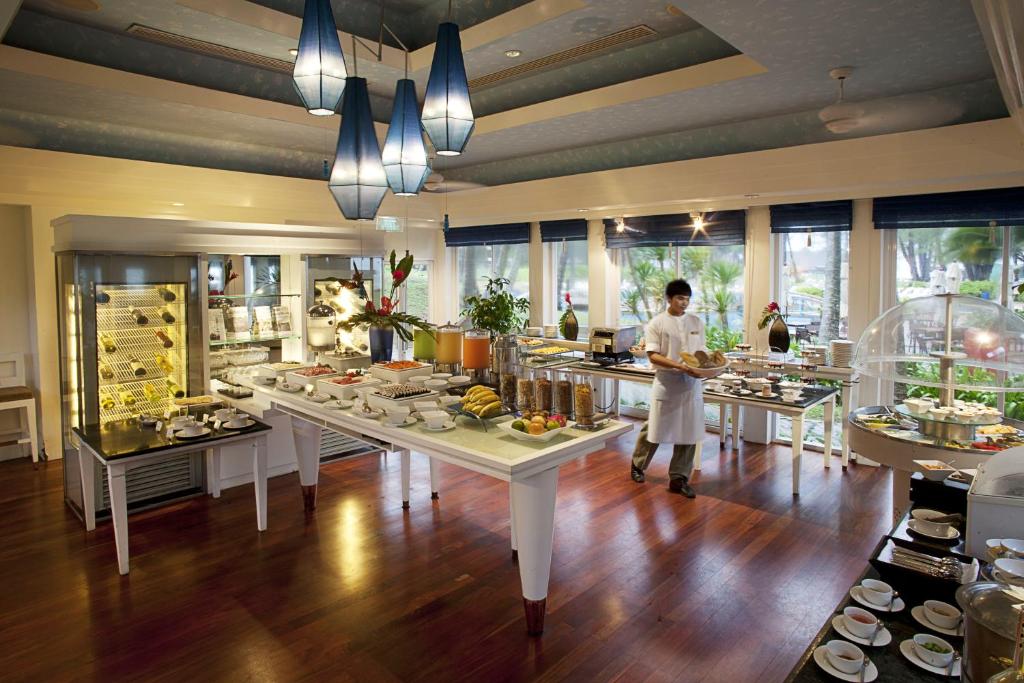 Sun-Kissed Sands and Arabian Nights: Embrace the Magic of Phuket and Dubai on a 10 Night Twin Centre Retreat.