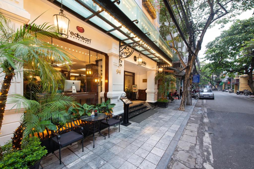 12 Nights Holiday at Phuket, Hanoi & Bangkok with Breakfast