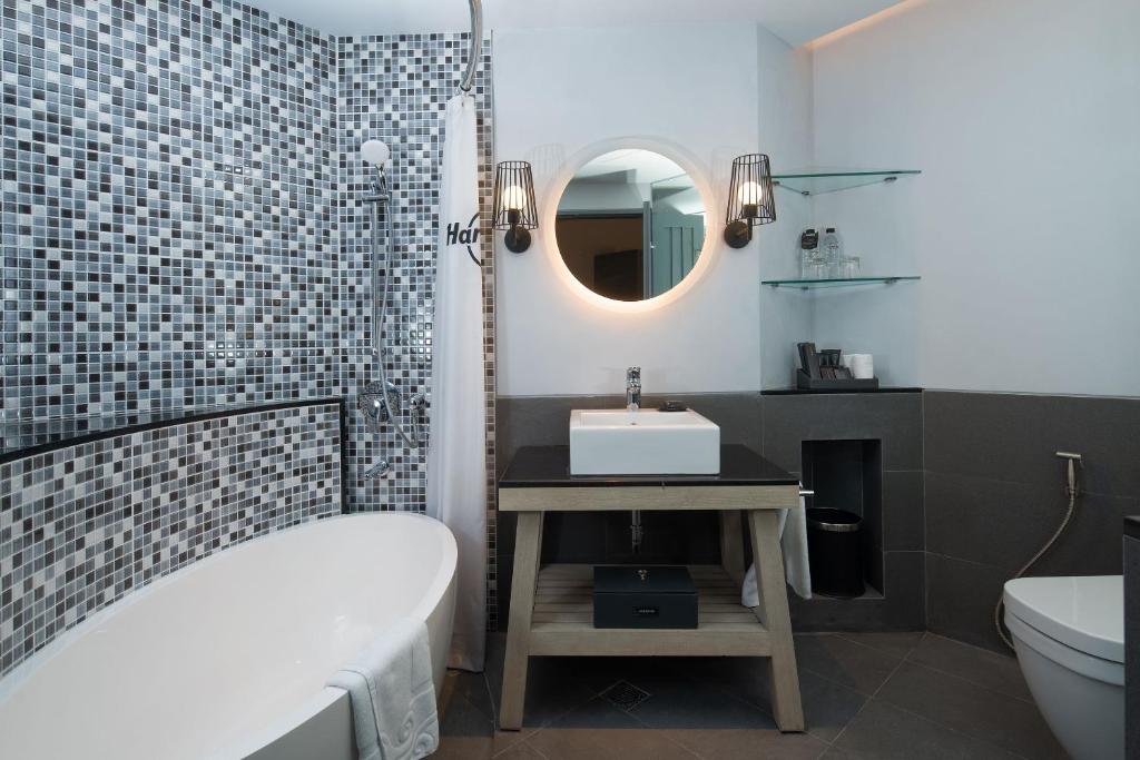 10-Night Luxury City Holiday in Dubai, Singapore, and Bali with Breakfast