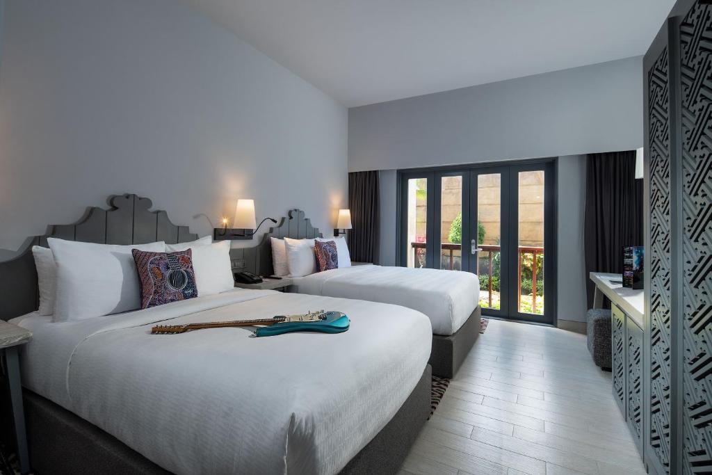 10-Night Luxury City Holiday in Dubai, Singapore, and Bali with Breakfast