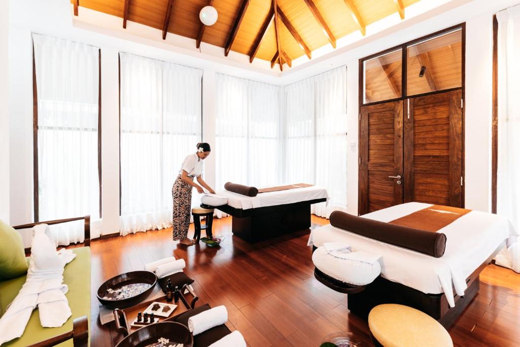 35 % off, 07 Nights holiday to the appealing Cinnamon Hakuraa Huraa Maldives, on all-inclusive w/flights and transfers