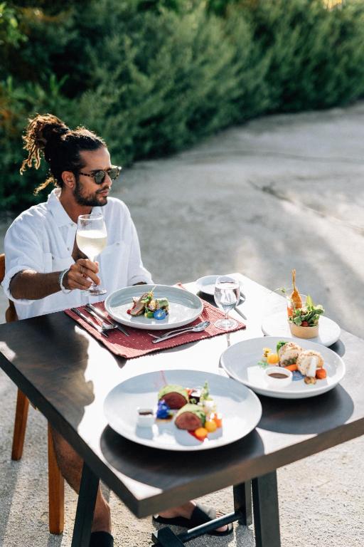 35 % off, 07 Nights holiday to the appealing Cinnamon Hakuraa Huraa Maldives, on all-inclusive w/flights and transfers