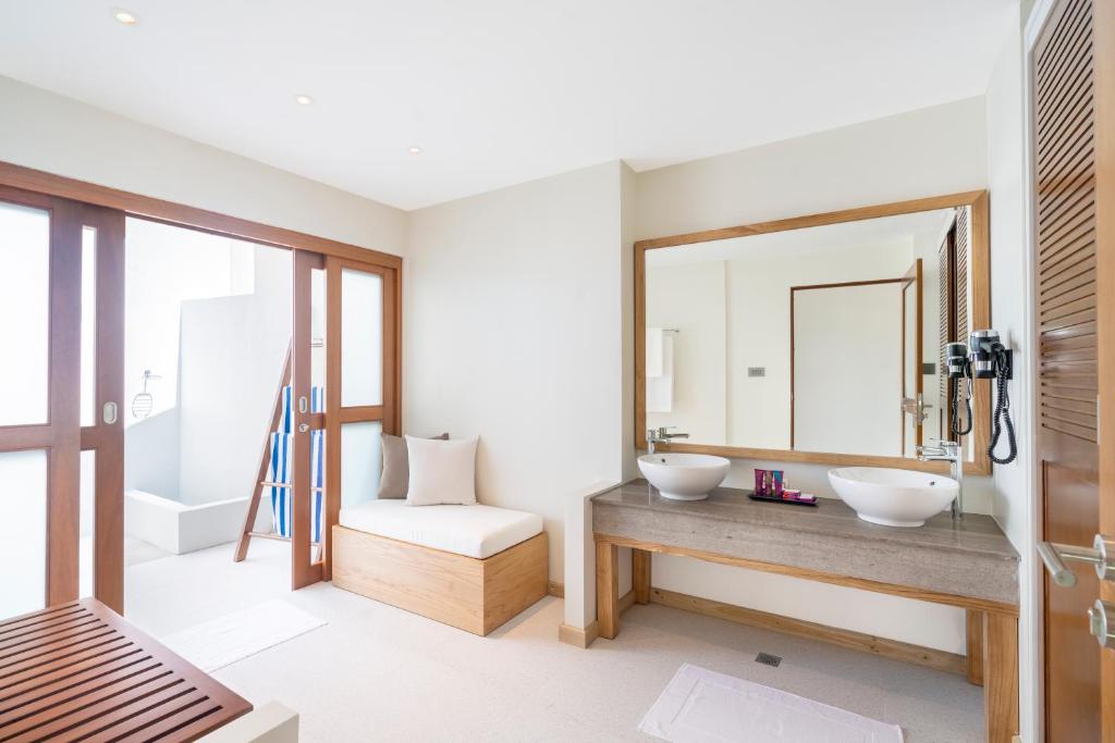 14 Days – Taj Mahal by Day, Turquoise Waters by Night From £2,249pp All-Inclusive