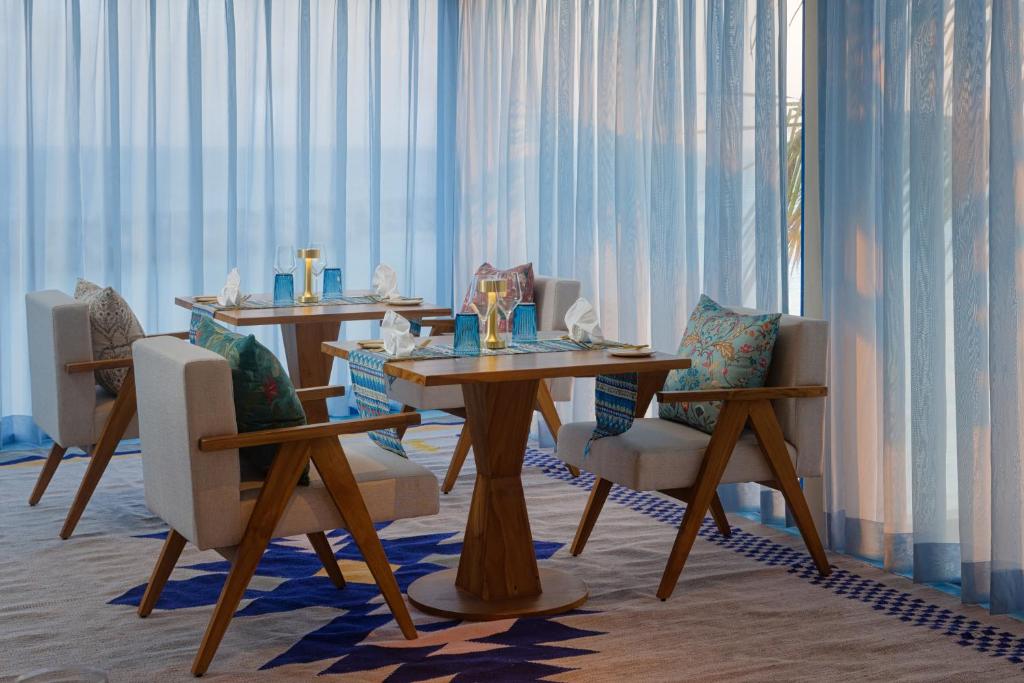 10 Nights of Pure Bliss: Atlantis, The Palm & Maldives Beach Villa– Half Board & Oblu Island Plan Limited Time Offer £2749/PP