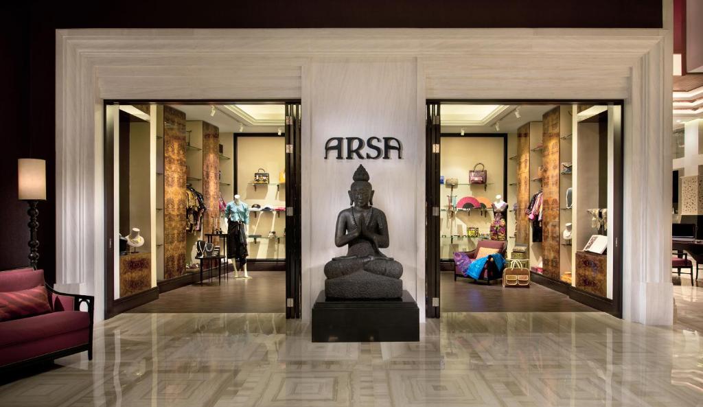 10 Nights Holiday at Trans Resort Bali & Atlantis the Palm with Breakfast
