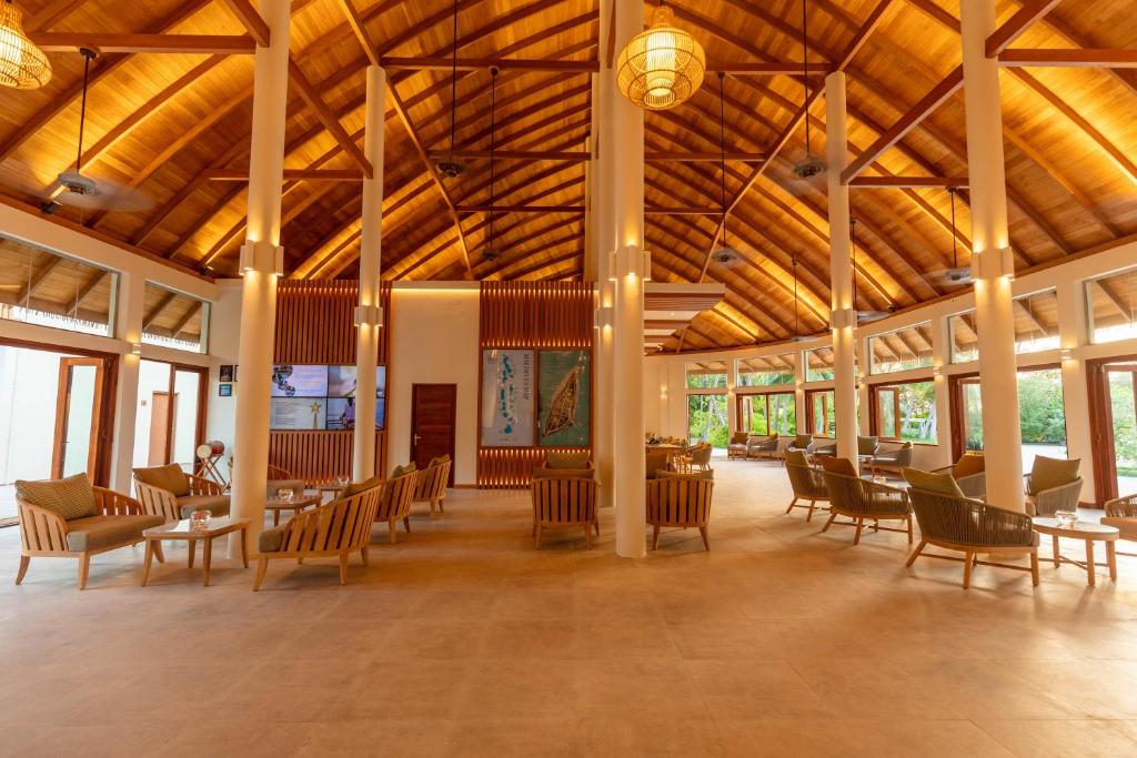 Luxury Dual Destination: 03 Nights in Hilton Dubai the Walk & 07 Nights Meeru Island Maldives with All Inclusive Plus