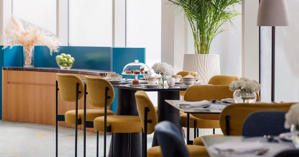 10 Nights of Unmatched Luxury Dubai Elegance Meets Maldivian Paradise Free Upgrade to Lagoon Villa + Pool & SLide with 24 Hour Premium All-Inclusive Benefits Only in £2999/PP