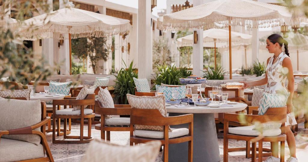 10 Nights of Unmatched Luxury Dubai Elegance Meets Maldivian Paradise Free Upgrade to Lagoon Villa + Pool & SLide with 24 Hour Premium All-Inclusive Benefits Only in £2999/PP