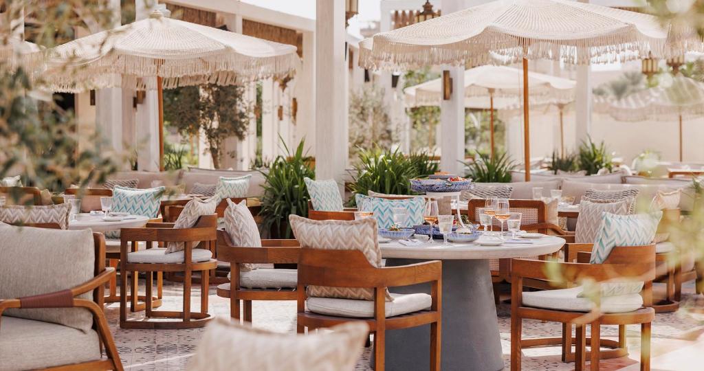 10 Nights of Unmatched Luxury Dubai Elegance Meets Maldivian Paradise Free Upgrade to Lagoon Villa + Pool & SLide with 24 Hour Premium All-Inclusive Benefits Only in £2999/PP