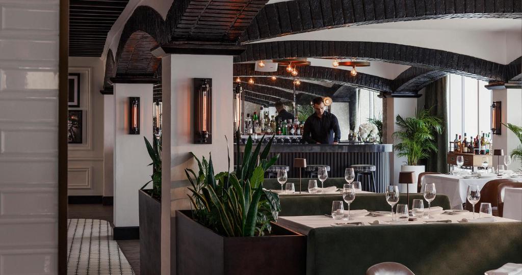 10 Nights of Unmatched Luxury Dubai Elegance Meets Maldivian Paradise Free Upgrade to Lagoon Villa + Pool & SLide with 24 Hour Premium All-Inclusive Benefits Only in £2999/PP