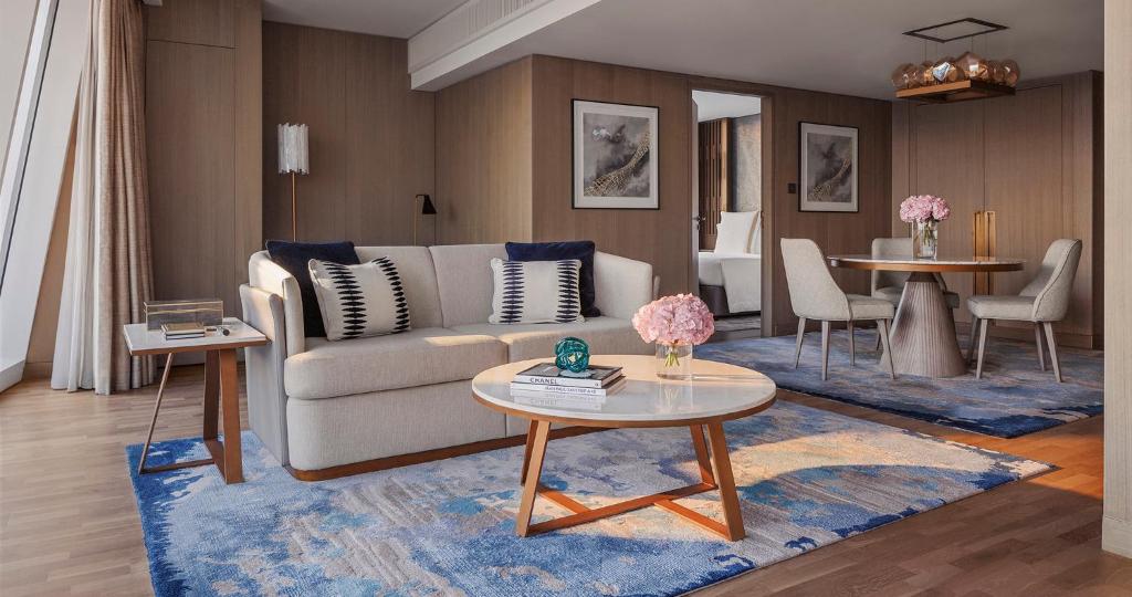 10 Nights of Unmatched Luxury Dubai Elegance Meets Maldivian Paradise Free Upgrade to Lagoon Villa + Pool & SLide with 24 Hour Premium All-Inclusive Benefits Only in £2999/PP