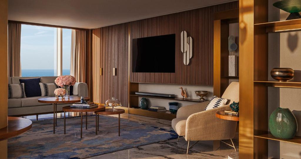 10 Nights of Unmatched Luxury Dubai Elegance Meets Maldivian Paradise Free Upgrade to Lagoon Villa + Pool & SLide with 24 Hour Premium All-Inclusive Benefits Only in £2999/PP