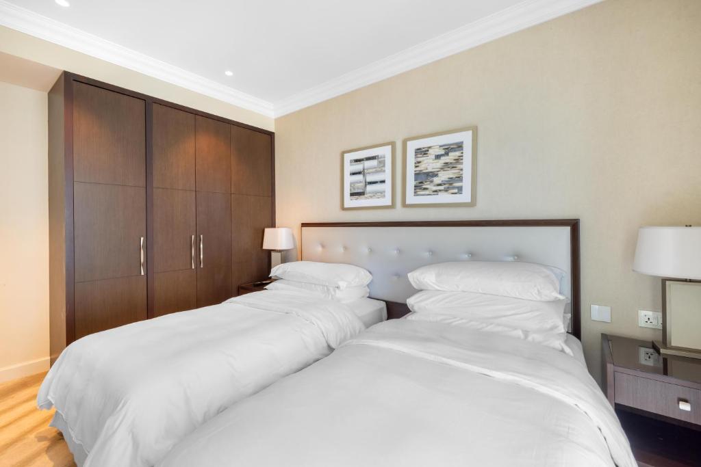 Let the Sunset Serenade you into Blissful 03 Nights at The Address Fountain Views