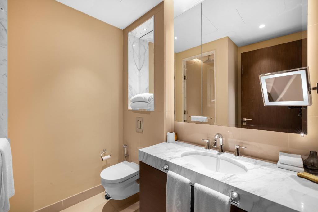 Let the Sunset Serenade you into Blissful 03 Nights at The Address Fountain Views