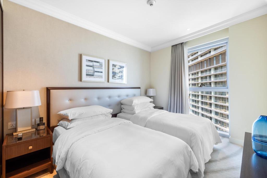 Let the Sunset Serenade you into Blissful 03 Nights at The Address Fountain Views