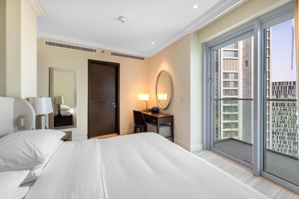 Let the Sunset Serenade you into Blissful 03 Nights at The Address Fountain Views