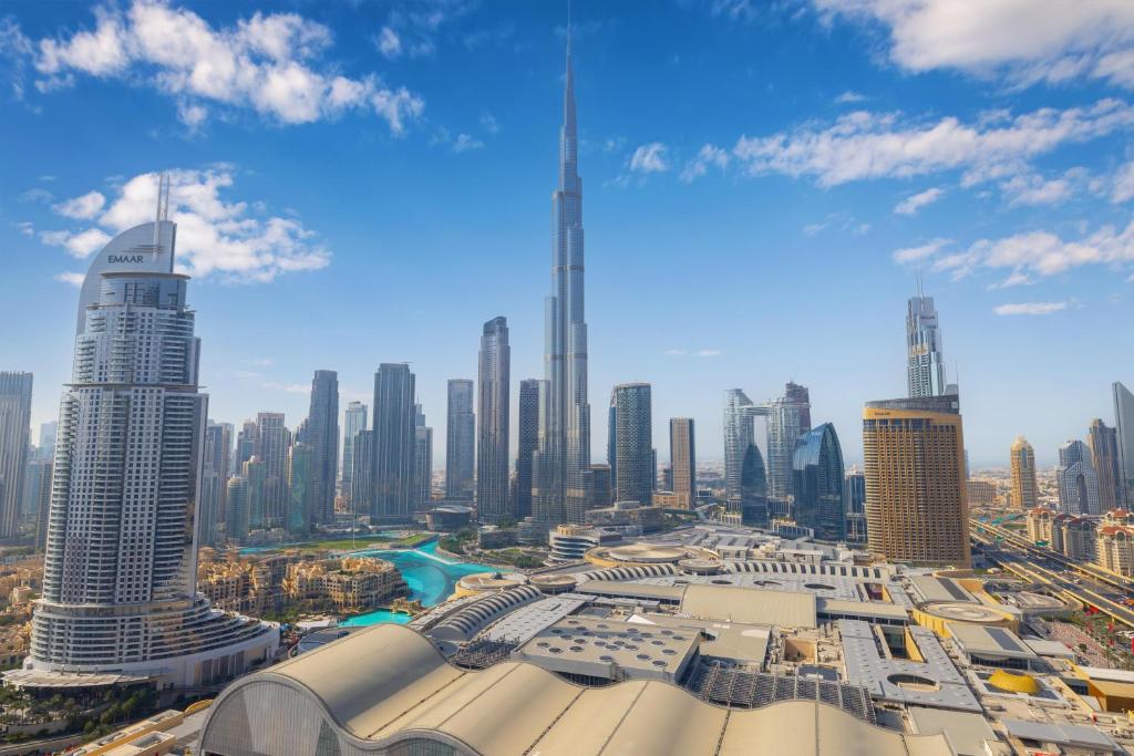 Let the Sunset Serenade you into Blissful 03 Nights at The Address Fountain Views