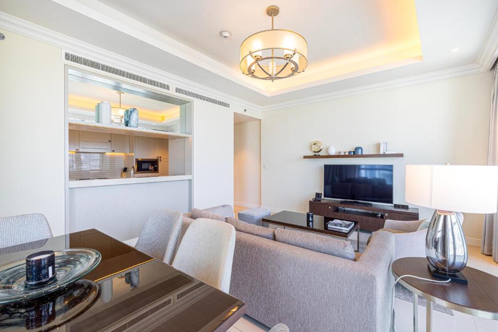 Let the Sunset Serenade you into Blissful 03 Nights at The Address Fountain Views