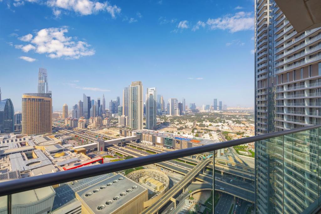 Let the Sunset Serenade you into Blissful 03 Nights at The Address Fountain Views