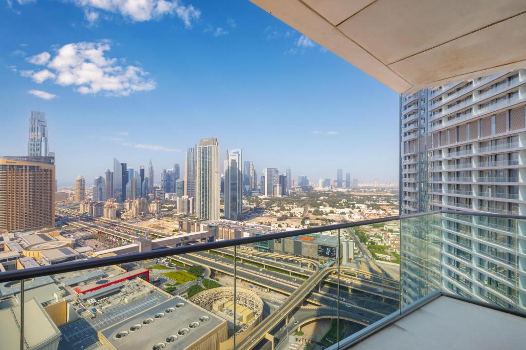 Let the Sunset Serenade you into Blissful 03 Nights at The Address Fountain Views