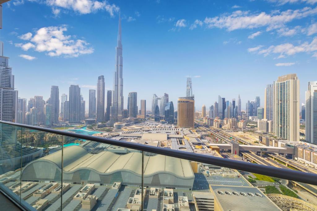 Let the Sunset Serenade you into Blissful 03 Nights at The Address Fountain Views