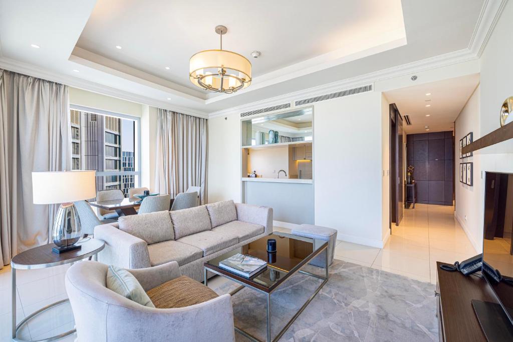 Let the Sunset Serenade you into Blissful 03 Nights at The Address Fountain Views