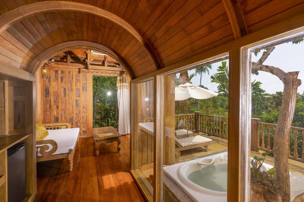 10 Nights Escape to Paradise: Unforgetable Full Moon Party Getaway in Koh Samui & Koh Phangan! For just £1,399pp!