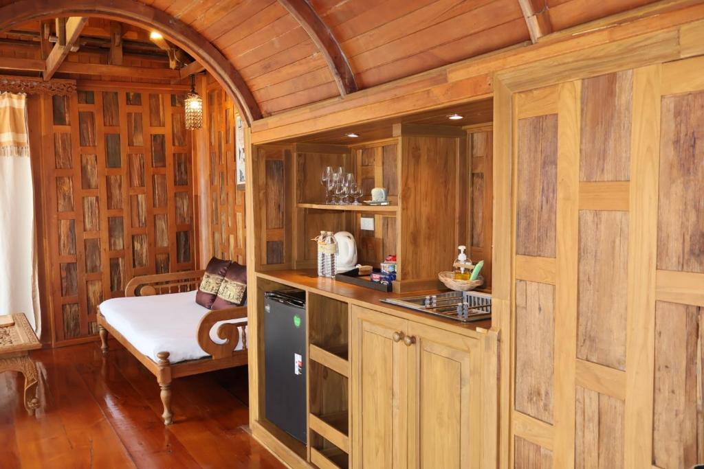 10 Nights Escape to Paradise: Unforgetable Full Moon Party Getaway in Koh Samui & Koh Phangan! For just £1,399pp!