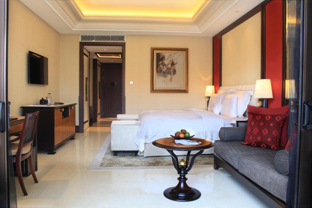 10 Nights Holiday at Trans Resort Bali & Atlantis the Palm with Breakfast