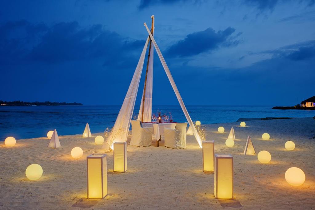 10 Nights of Pure Bliss: Atlantis, The Palm & Maldives Beach Villa– Half Board & Oblu Island Plan Limited Time Offer £2749/PP